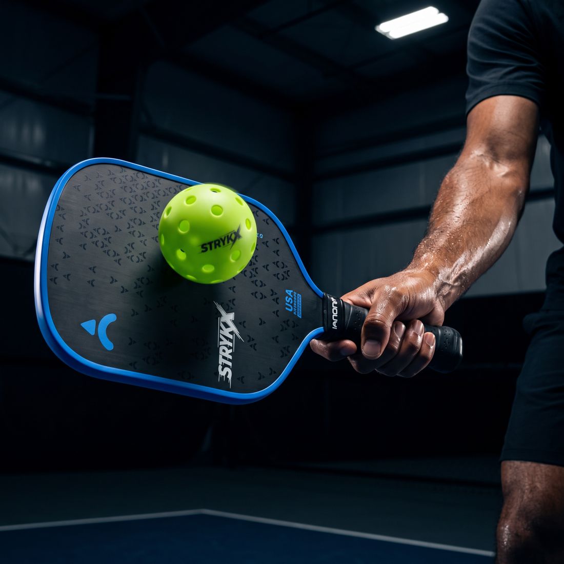 STRYKX Pro 4.0 paddle absorbing a fast shot